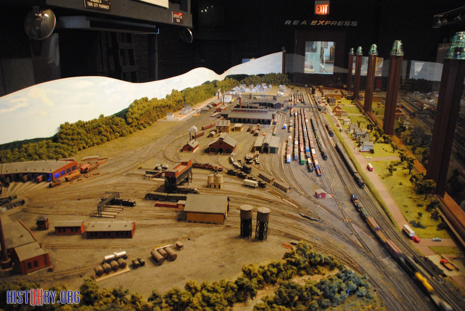 Train and stuff Topic Model train layouts in ohio